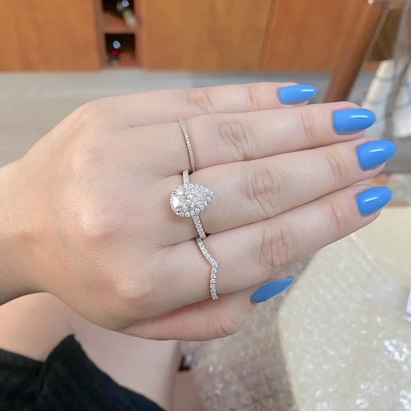 2CT Pear cut genuine engagement ring - Picture 10 of 14